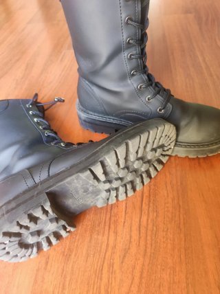 Botas altas negras con cordones