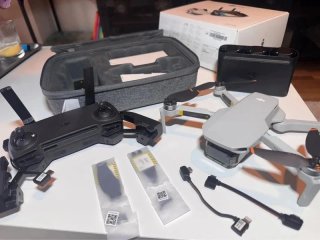 DJI Mini SE Drone con mando y accesorios