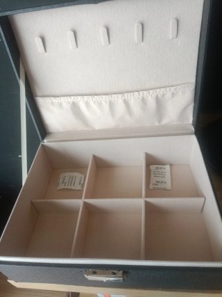 Caja joyero dos alturas beige y negro con llave