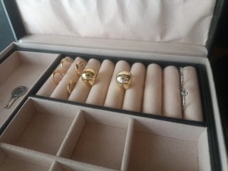 Caja joyero dos alturas beige y negro con llave