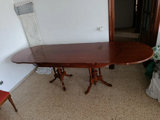 Mesa de comedor y 6 sillas de madera
