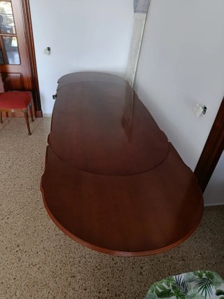 Mesa de comedor y 6 sillas de madera