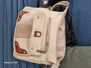 Bolso Negro Mujer Mickey Mouse y bolso color crema