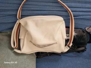 Bolso Negro Mujer Mickey Mouse y bolso color crema