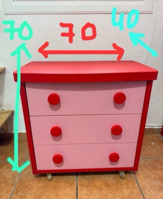 Cómoda infantil Ikea rosa y rojo