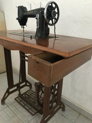 Máquina de coser Sigma antigua