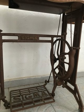 Máquina de coser Sigma antigua