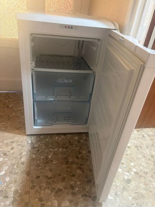 Congelador Beko blanco tres departamentos