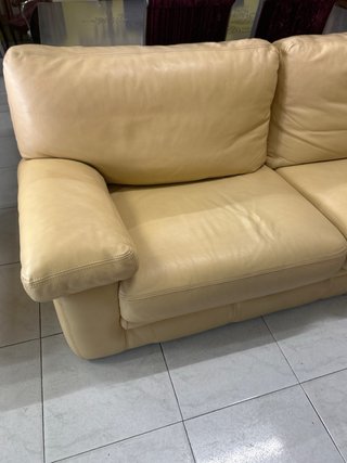 Sofá de piel beige 3 plazas