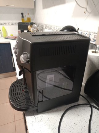 Cafetera Delonghi Magnifica Negra