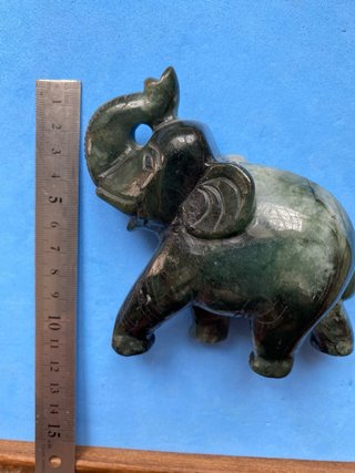 Elefante de Jade Tallado