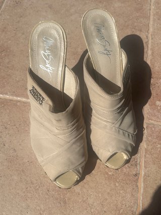 Zapatos tacon Miss Sixty Beige