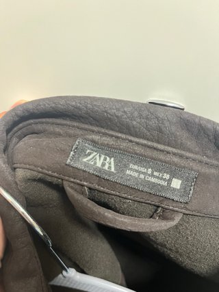 Chaqueta Zara efecto piel marrón
