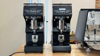 Cafetera Victoria Arduino 3 Gr + 2 Molinos Mythos