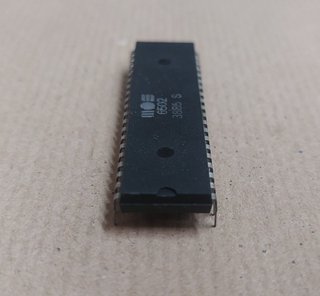 Microprocessore vintage MOS 6502 (1985)