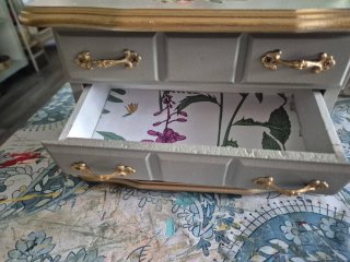 Joyero decorativo con cajones