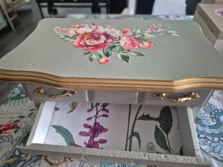 Joyero decorativo con cajones