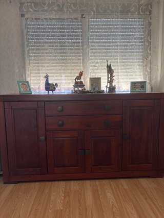 Cómoda de madera marrón