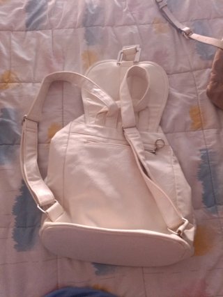 Mochila de cuero blanca