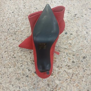 Conjunto de 6 zapatos: rojos y dorados
