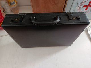 Maletín ejecutivo negro y gris