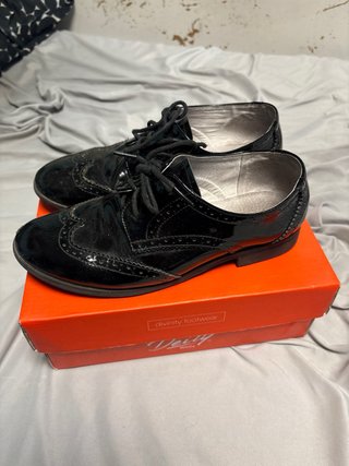 Zapatos negros charol