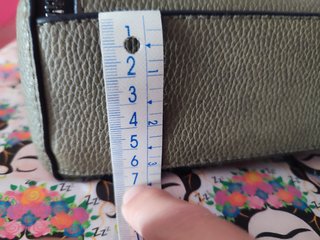 Bolso de hombro caqui sin usar