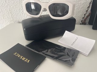 Gafas de sol Versace blancas y doradas