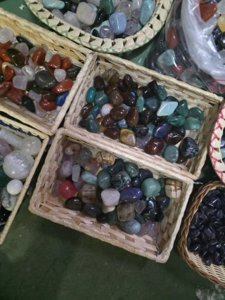 Lote de piedras decorativas y minerales