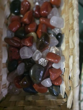 Lote de piedras decorativas y minerales