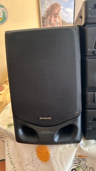 Minicadena Aiwa con altavoces