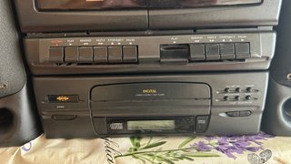 Minicadena Aiwa con altavoces