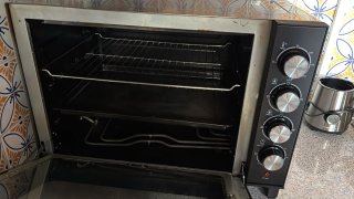 Horno eléctrico Comfelet gris y negro