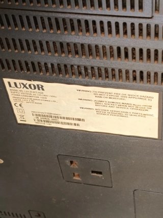 TV Luxor 32 sin Smart TV ni mando funciona con HDM