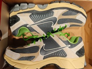 Nike Zoom Vomero 5 Hombre Talla 44.5