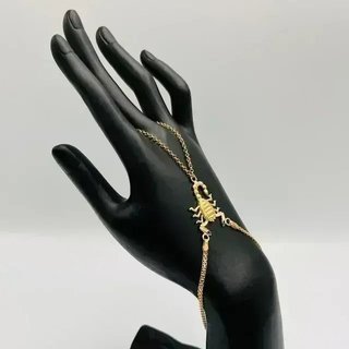 Pulsera manita escorpión dorado