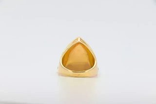Anillo de oro con ojo y rubí