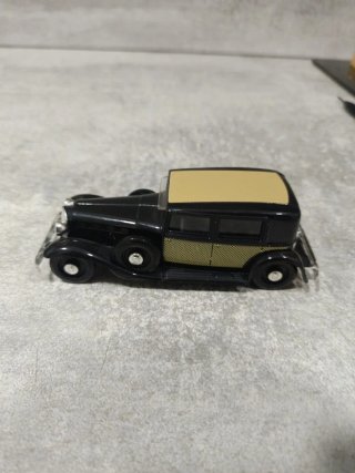 Coche a escala 1:43