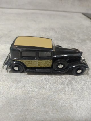 Coche a escala 1:43
