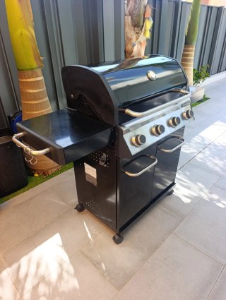 Barbacoa de Gas Naterial Negra