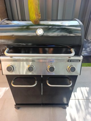 Barbacoa de Gas Naterial Negra