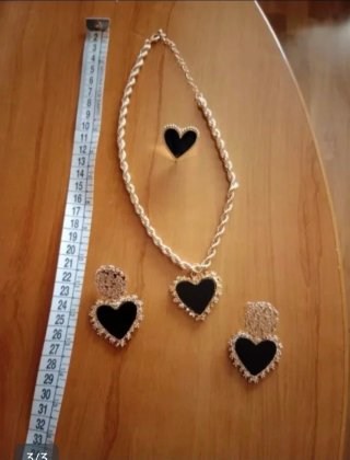 Conjunto de collar, anillo y pendientes corazón