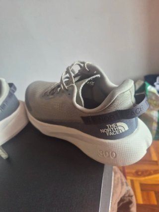 Zapatillas The North Face 300 grises