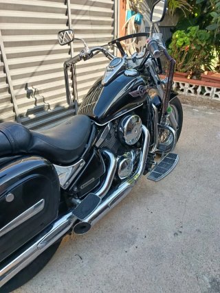 Moto Clásica Cruiser Negra y Plateada