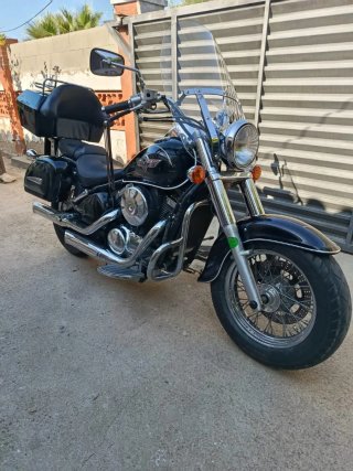 Moto Clásica Cruiser Negra y Plateada