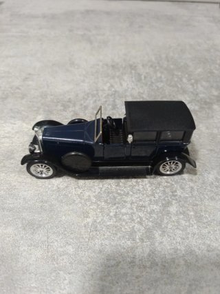 Coche a escala 1:43