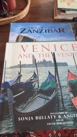 Libros de viajes tapa dura, tamaño grande, vendo.