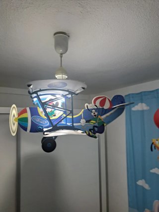Lámpara avión Mickey para habitación infantil