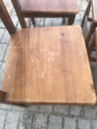 Juego de 4 sillas de madera