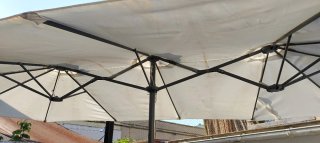 Sombrilla doble beige/blanca